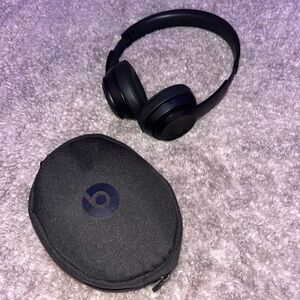 Beats headphones solo one Bluetooth wirelesss